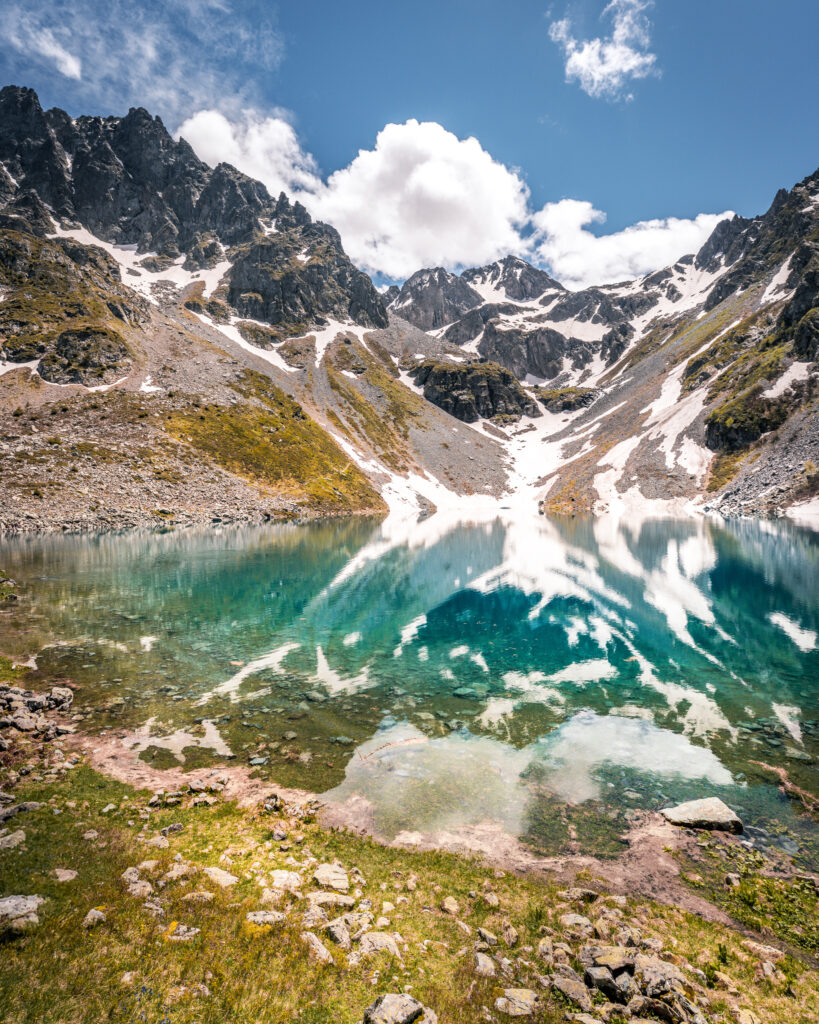 Le lac de Crop, l'une des plus belles randonnées lacs des Alpes