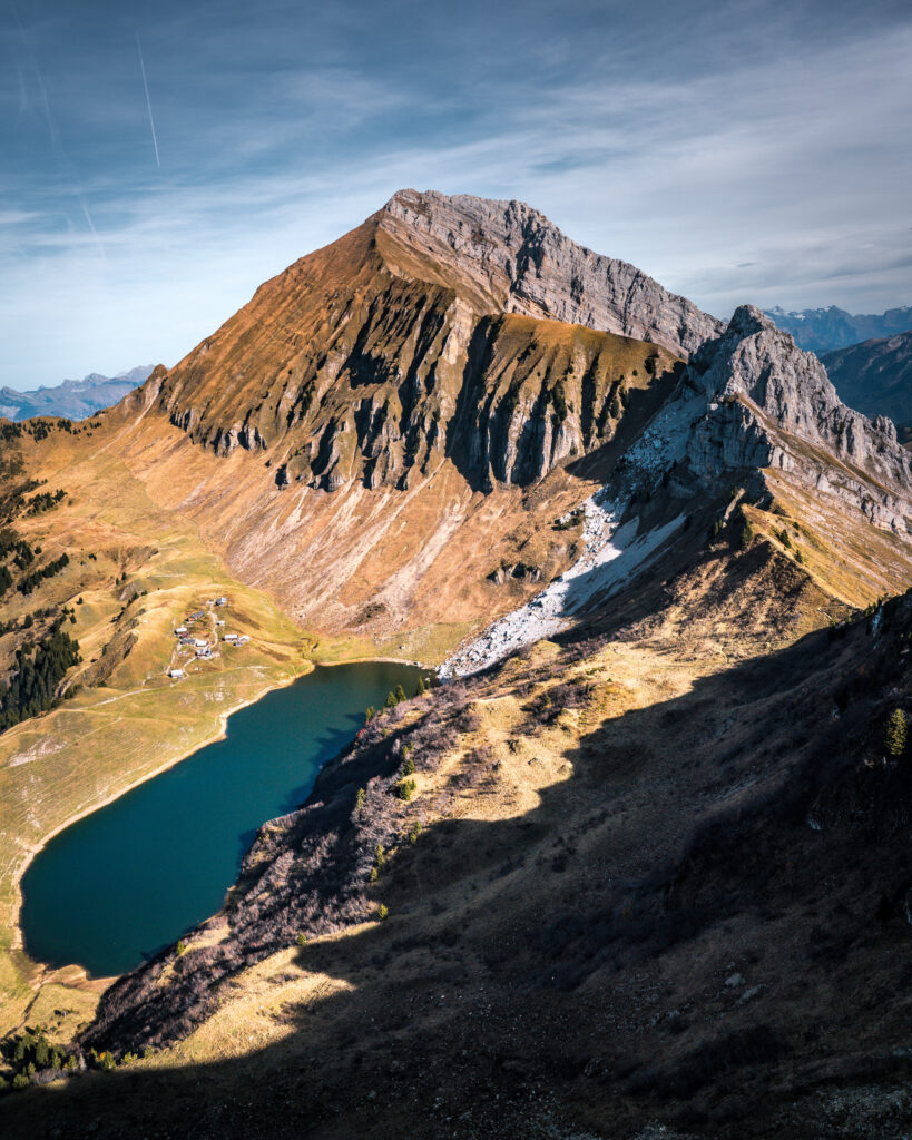 Lac de Lessy , l'un des plus beaux lacs de Haute Savoie
