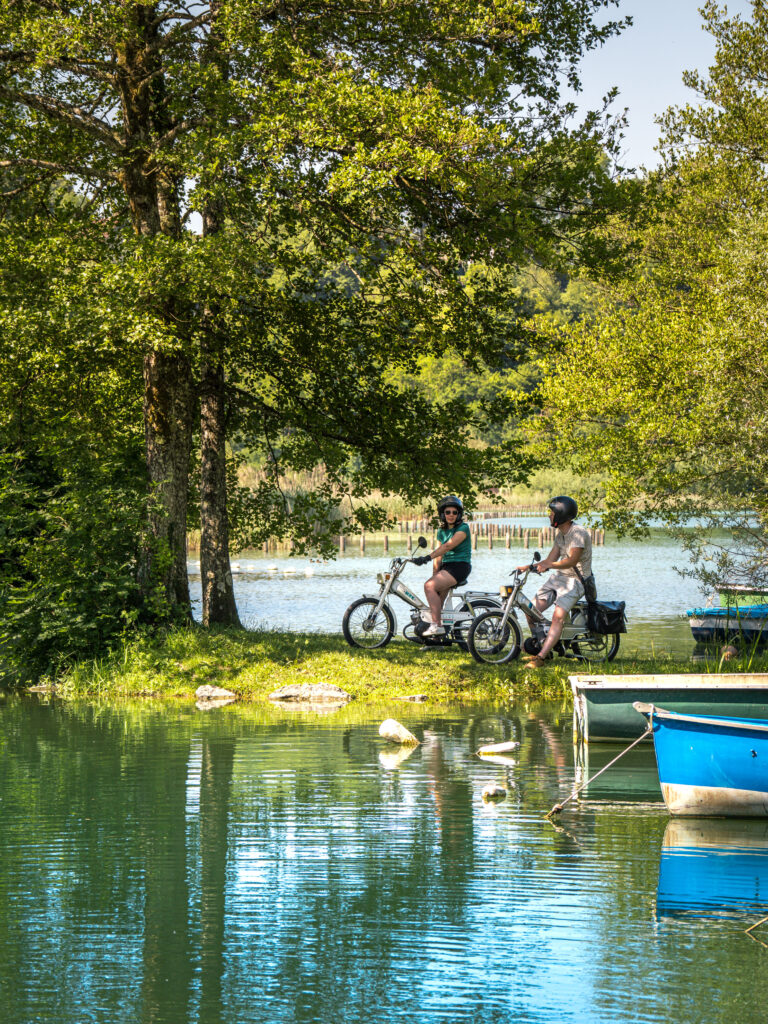 Mobylette autour du lac d'Aiguebelette
